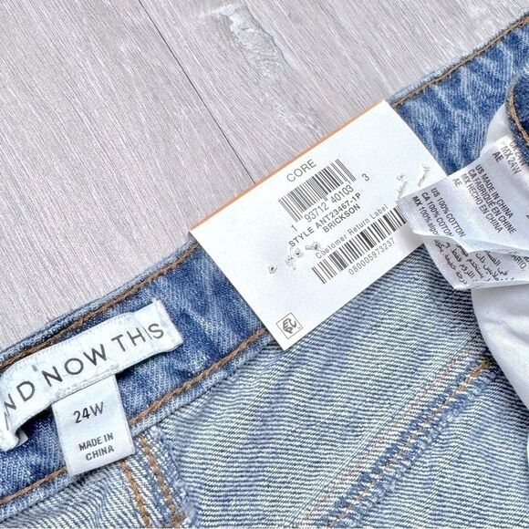 Woman's Plus Size NWT Distressed Straight Leg Jeans 24W - Picture 5 of 5